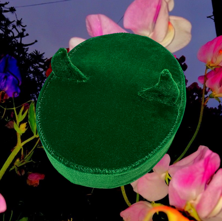 GREEN VELVET HORN HAT - shop sideara